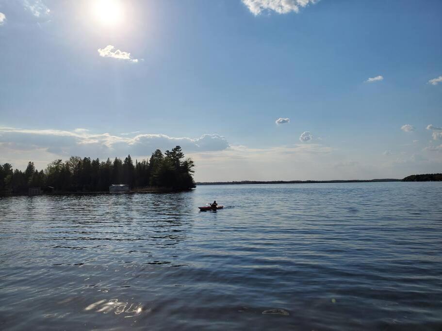 Fun Place With A Sandy Beach For Swimming, Boating, And Fishing, Featuring 3 Available Cabins Fenelon Falls Dış mekan fotoğraf