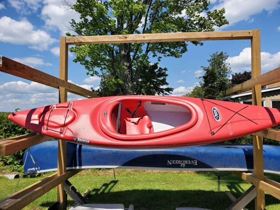 Fun Place With A Sandy Beach For Swimming, Boating, And Fishing, Featuring 3 Available Cabins Fenelon Falls Dış mekan fotoğraf