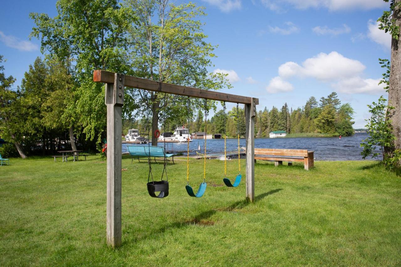 Fun Place With A Sandy Beach For Swimming, Boating, And Fishing, Featuring 3 Available Cabins Fenelon Falls Dış mekan fotoğraf