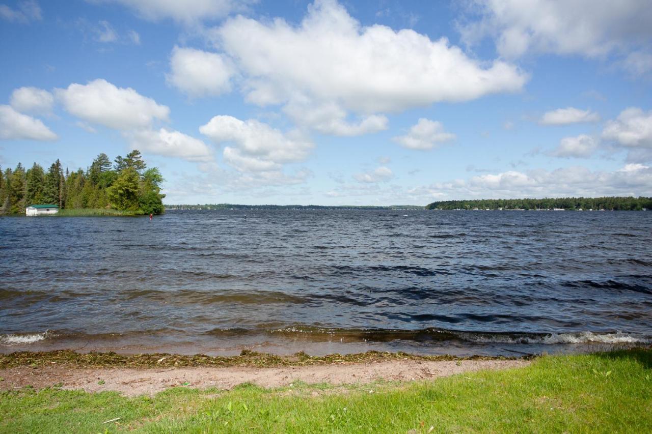 Fun Place With A Sandy Beach For Swimming, Boating, And Fishing, Featuring 3 Available Cabins Fenelon Falls Dış mekan fotoğraf