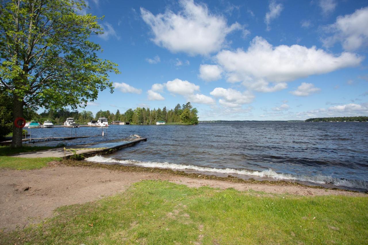 Fun Place With A Sandy Beach For Swimming, Boating, And Fishing, Featuring 3 Available Cabins Fenelon Falls Dış mekan fotoğraf
