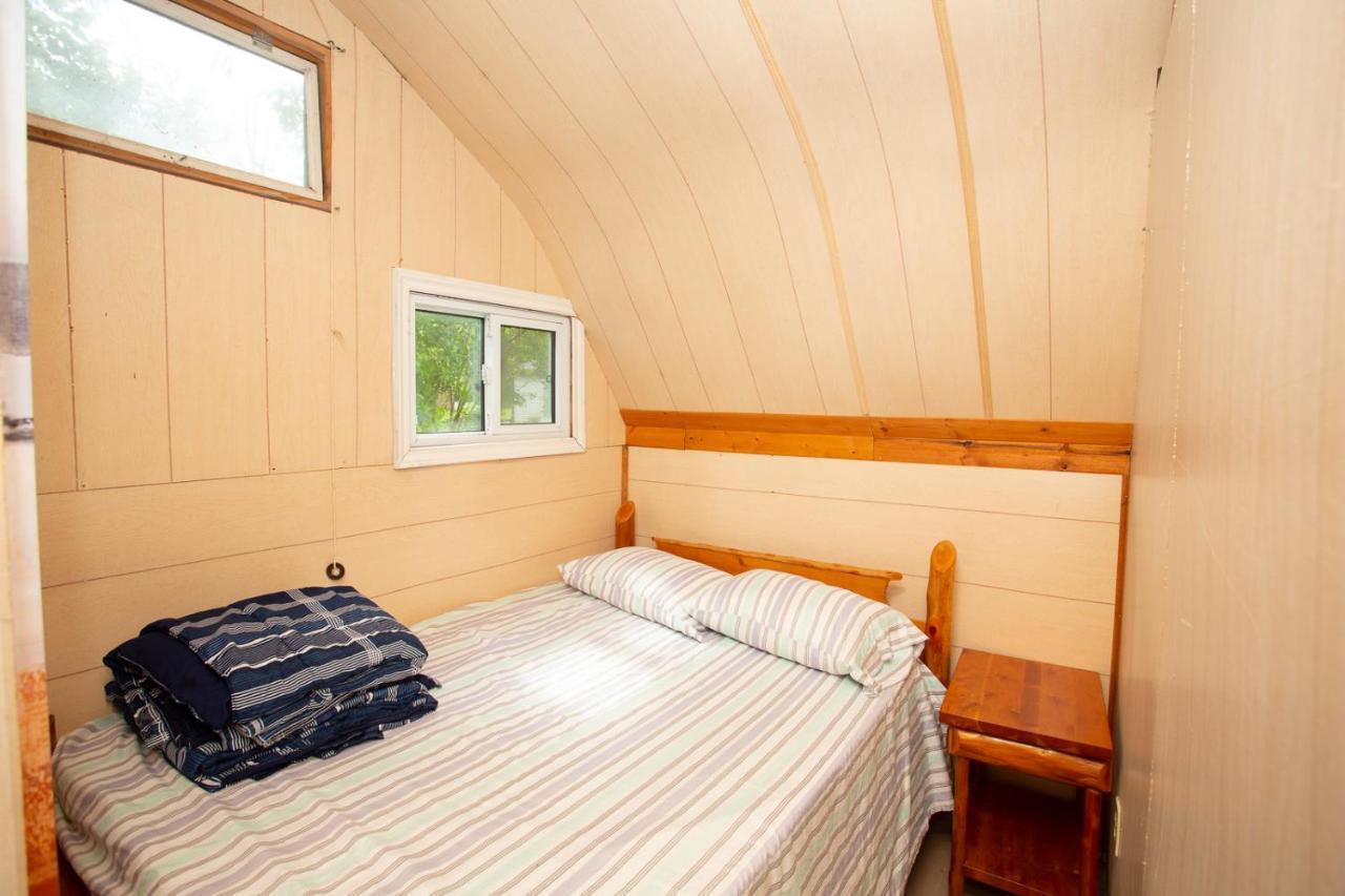 Fun Place With A Sandy Beach For Swimming, Boating, And Fishing, Featuring 3 Available Cabins Fenelon Falls Dış mekan fotoğraf