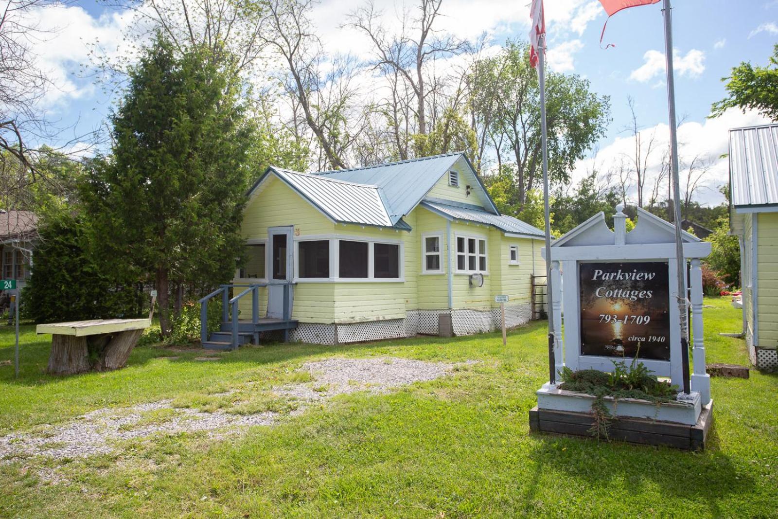 Fun Place With A Sandy Beach For Swimming, Boating, And Fishing, Featuring 3 Available Cabins Fenelon Falls Dış mekan fotoğraf